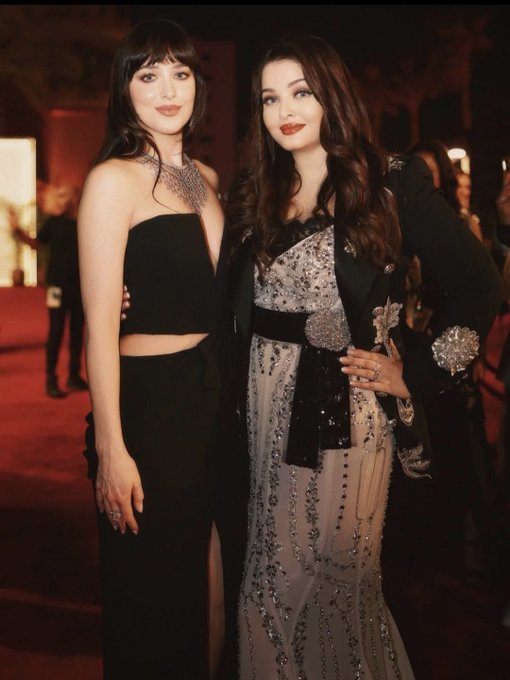 हॉलीवुड एक्ट्रेस डकोटा जॉनसन और ऐश्वर्या राय बच्चन।