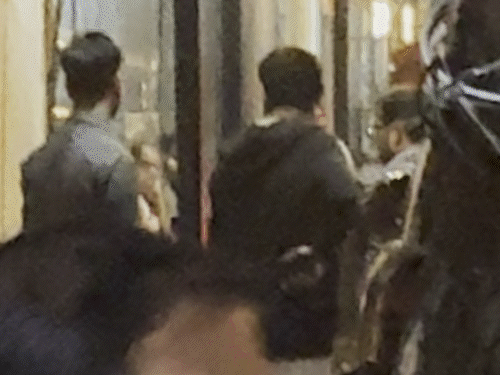 अभिनेत्री प्रीति जिंटा धर्मेंद्र के घर पहुंचीं।