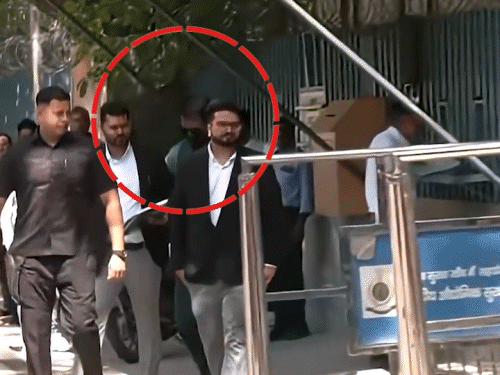 24 सितंबर: ED की टीम ने दिल्ली ऑफिस में एक्टर सोनू सूद से लगभग 7 घंटे तक पूछताछ की। PMLA के तहत बयान दर्ज किया गया है।