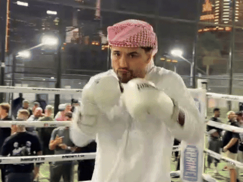 दुबई में अभ्यास करते नीरज गोयत।