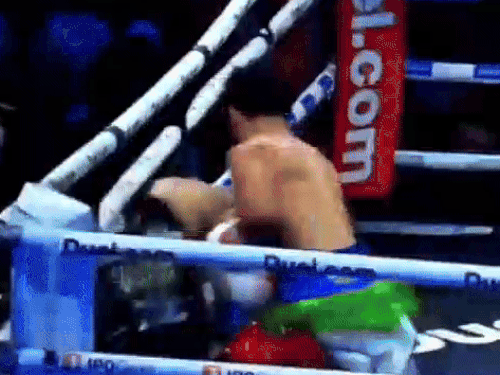 रिंग में रैपर एंथनी टेलर की धुलाई करता नीरज गोयत।