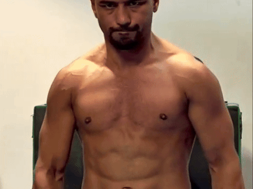 मैच से पहले अभ्यास करता नीरज गोयत।