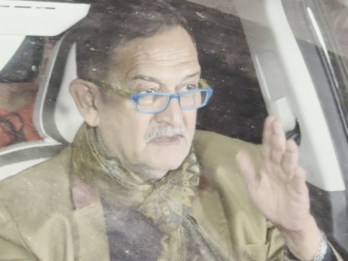 बर्थडे में एक्टर महेश मांजरेकर पहुंचे।