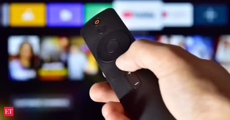 Broadband subscriber base crosses 100 crore in India, Reliance Jio leads with 51 crore customers