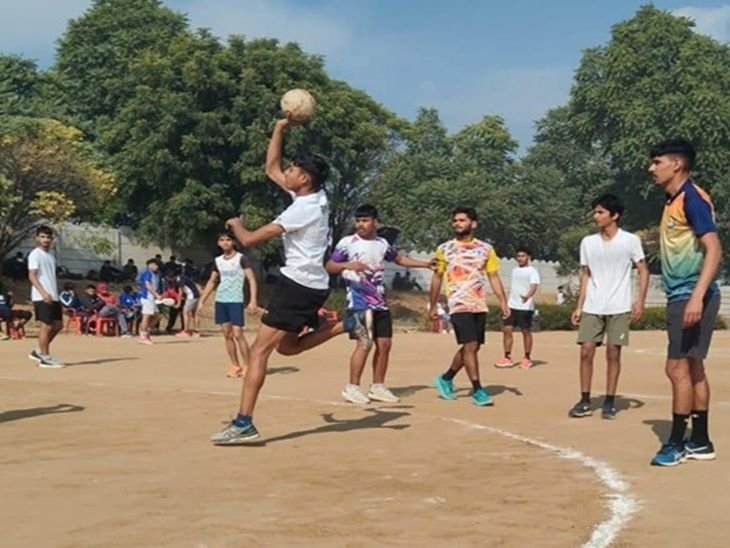 Haryana Junior National Handball Team trials in Bhiwani | भिवानी में जूनियर नेशनल हैंडबॉल टीम का ट्रायल: 250 में से 30 खिलाड़ियों का चयन, कोच बोले-हरियाणा गोल्ड मेडल ​​​​​​​का प्रबल दावेदार बनेगी – Bhiwani News