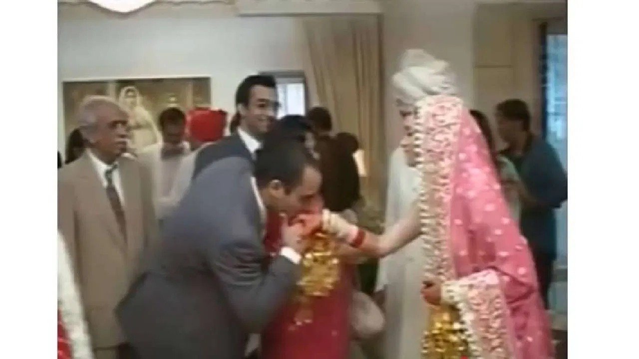 करिश्मा कपूर ने साल 2003 में अरबपति बिजनेसमैन संजय कपूर से शादी की थी।