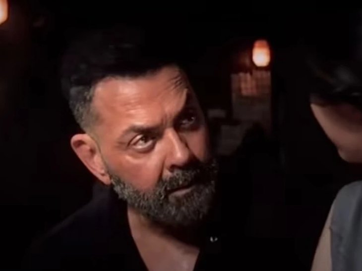 फिल्म अल्फा में बॉबी देओल के किरदार का एक सीन।