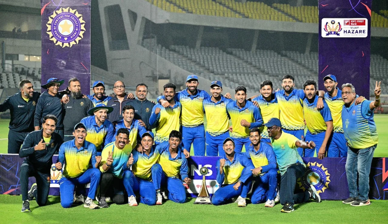 कर्नाटक ने विदर्भ को हराकर विजय हजारे ट्रॉफी का खिताब जीता था।