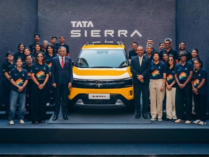 Indian Women’s Cricket Team Gets First Batch Gift | Price ₹11.49 Lakh, Features, Specs | वर्ल्डकप विनिंग टीम को मिली टाटा सिएरा SUV: कार में ट्रिपल डिस्प्ले और सेफ्टी के लिए लेवल-2 ADAS, शुरुआती कीमत ₹11.49 लाख