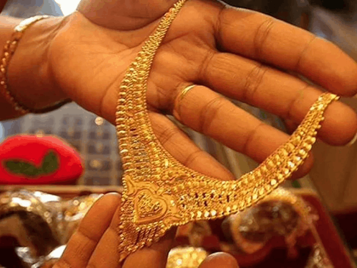 Gold Rate Today (19 December 2025); Sona Chandi Ka Bhav Aaj Kya Hai | Gold Price | चांदी ऑल टाइम हाई के एक दिन बाद ₹784 सस्ती: सोने की कीमत में 80 रुपए की गिरावट, ₹1,32,394/10g पहुंचा