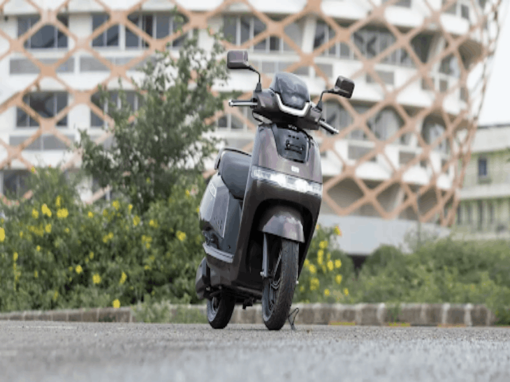 Ola Electric Market Share Crashes 50% in 2025 TVS Motor Takes EV Top Spot | ओला इलेक्ट्रिक की बाजार हिस्सेदारी 50% से ज्यादा गिरी: इलेक्ट्रिक टू-व्हीलर की बिक्री में TVS नंबर-1; सर्विस शिकायतों के कारण ओला चौथे नंबर पर