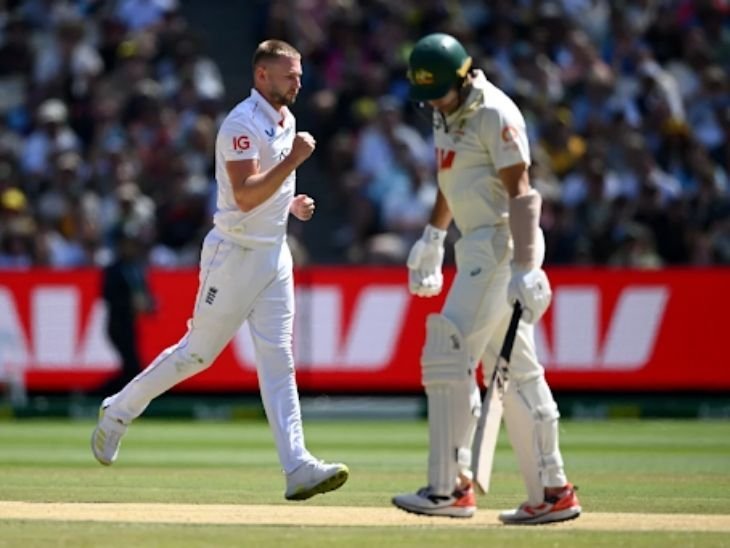 Ashes 2025; Gus Atkinson Hamstring Injury | AUS Vs ENG Sydney Test | गस एटकिंसन चोट के कारण एशेज सीरीज से बाहर: बाएं जांघ की मांसपेशियों में खिंचाव, एशेज से बाहर होने वाले तीसरे इंग्लिश गेंदबाज