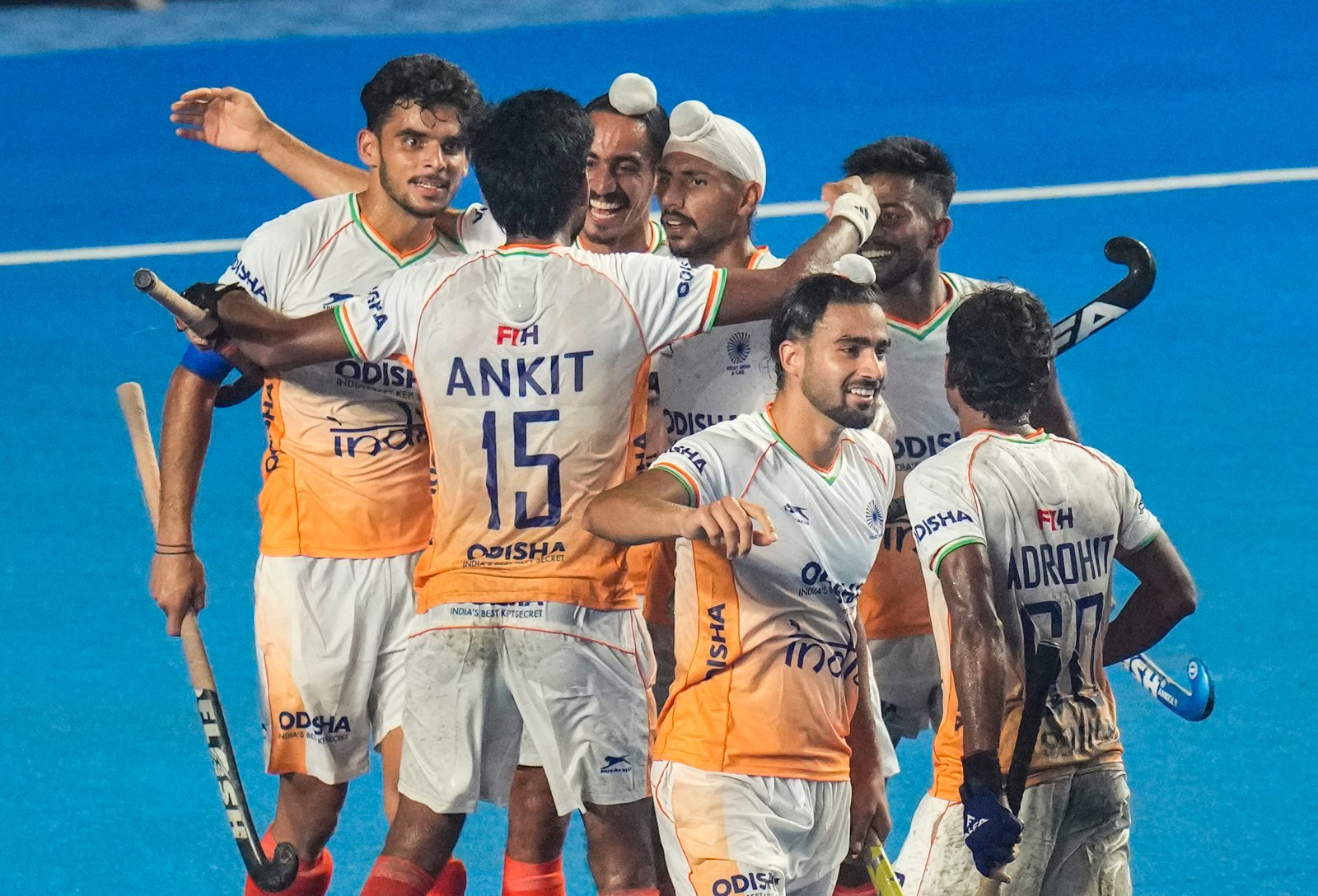 अंकित पाल का गोल सेलिब्रेट करते भारतीय हॉकी टीम के खिलाड़ी।