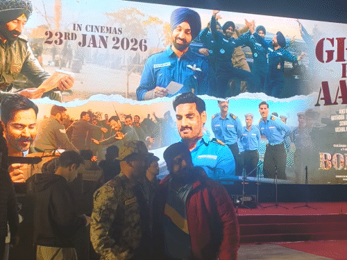 लॉन्च इवेंट में बड़ी संख्या में BSF जवान और अधिकारी मौजूद रहे।