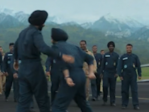 फिल्म बॉर्डर 2 में दिलजीत दोसांझ फ्लाइंग ऑफिसर निर्मलजीत सिंह सेखों का किरदार निभा रहे हैं। यह परम वीर चक्र विजेता वायुसेना अधिकारी 1971 के भारत-पाक युद्ध में शहीद हुए थे।