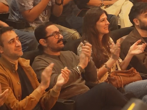 फैन मीट में आमिर गौरी के साथ शामिल हुए।