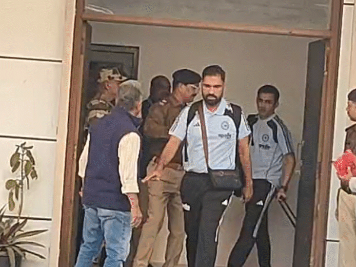 कोच गौतम गंभीर और अन्य खिलाड़ी होटल के लिए पहुंचे।