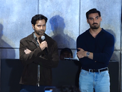 बॉर्डर 2 में वरुण धवन मेजर होशियार सिंह दहिया का किरदार निभा रहे हैं।