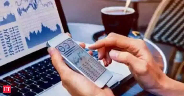 Credit flows to commercial sector increase 15% in 2025