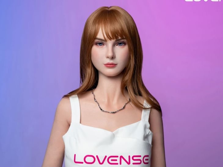 CES 2026: Lovense Unveils Emily AI Sex Robot with Memory & Personality; Price $4000-8000, Ships 2027 | CES 2026 में आई पहली AI ‘गर्लफ्रेंड’ रोबोट: बातचीत करेगी और पुरानी बातें भी याद रखेगी, शुरुआती कीमत ₹3.30 लाख; 2027 में डिलीवरी