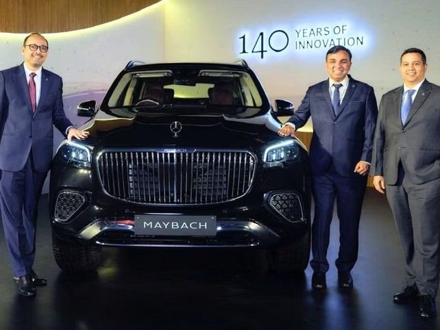 Mercedes-Maybach GLS 600 India Launch: Celebration Edition Priced at ₹4.10 Cr | मेड-इन-इंडिया मर्सिडीज-मेबैक GLS ₹2.75 करोड़ में लॉन्च: लोकल असेंबली से ₹42 लाख सस्ती हुई लग्जरी SUV; सेलिब्रेशन एडिशन की कीमत ₹4.10 करोड़