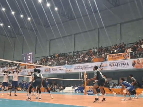 Daughters of Kerala won the National Volleyball Tournament Varanasi | केरल की बेटियों ने जीता नेशनल वॉलीबाल टूर्नामेंट: पुरुष वर्ग में रेलवे का दबदबा, डिप्टी सीएम ने दी विजेताओं को ट्राफी – Varanasi News