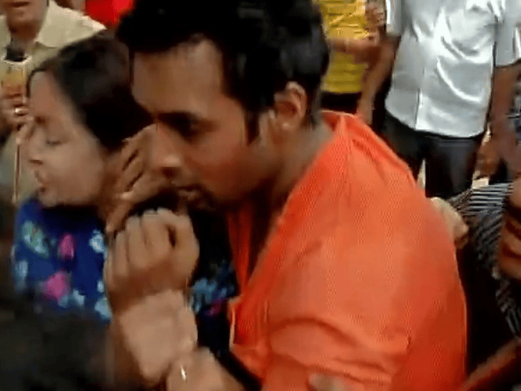 हॉस्पिटलाइजेशन के दौरान राहुल राज काफी डिस्टर्ब नजर आए थे।