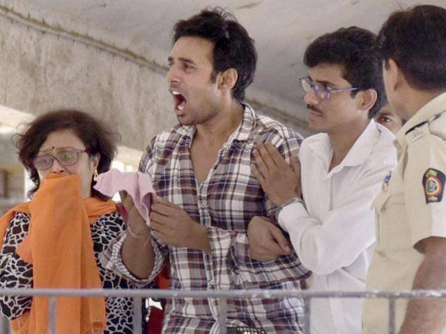 राहुल, वकील नीरज गुप्ता के साथ बयान दर्ज करवाने पहुंचे थे।