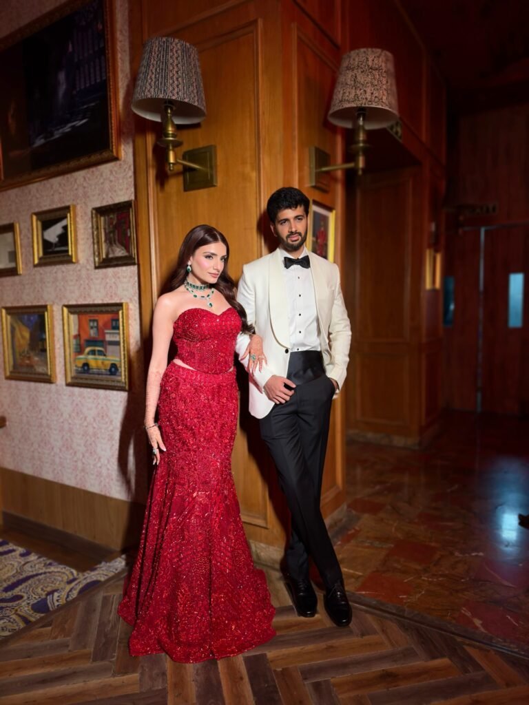 When elegance meets attitude.”
@prakritikakar 
.
.
.

Makeup,, explore, couple ,…