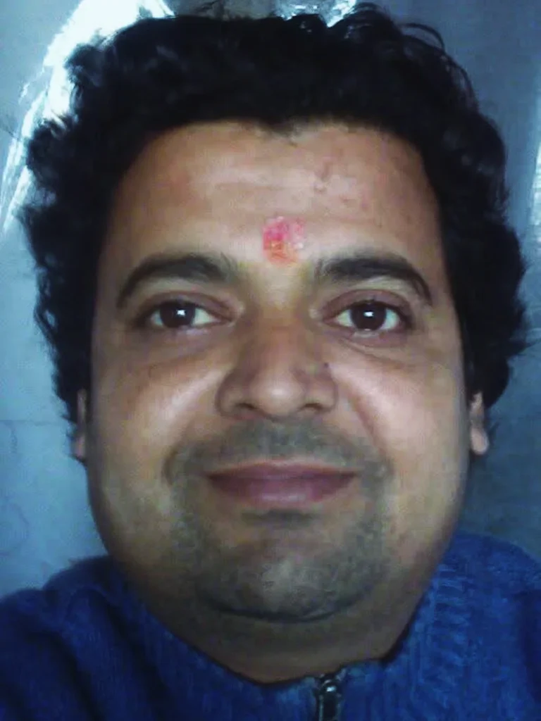 एक दशक में मैं कितना बदल गया 
आदत मगर वही है बेफिक्र रहने की 

#वरूण

#instantbo…