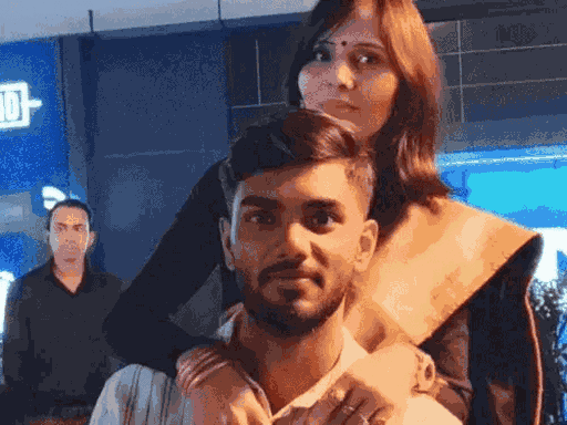 कनिष्क चौहान व उनकी मां सरीता चौहान।-फाइल फोटो