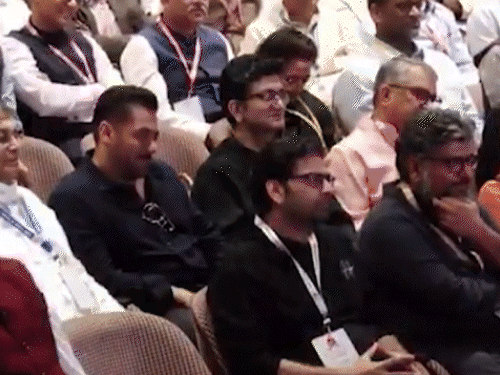 RSS के कार्यक्रम में अक्षय कुमार-विक्की कौशल हुए शामिल:व्याख्यानमाला में मोहन भागवत बोले- सलमान के फैशन को कॉलेज स्टूडेंट्स कॉपी करते हैं