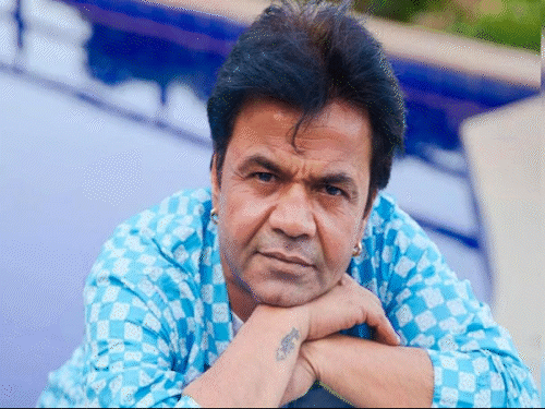 राजपाल के कठिन समय में सोनू सूद ने की मदद:फिल्म का ऑफर और साइनिंग अमाउंट भी दिया, कहा- हम सब एक परिवार हैं