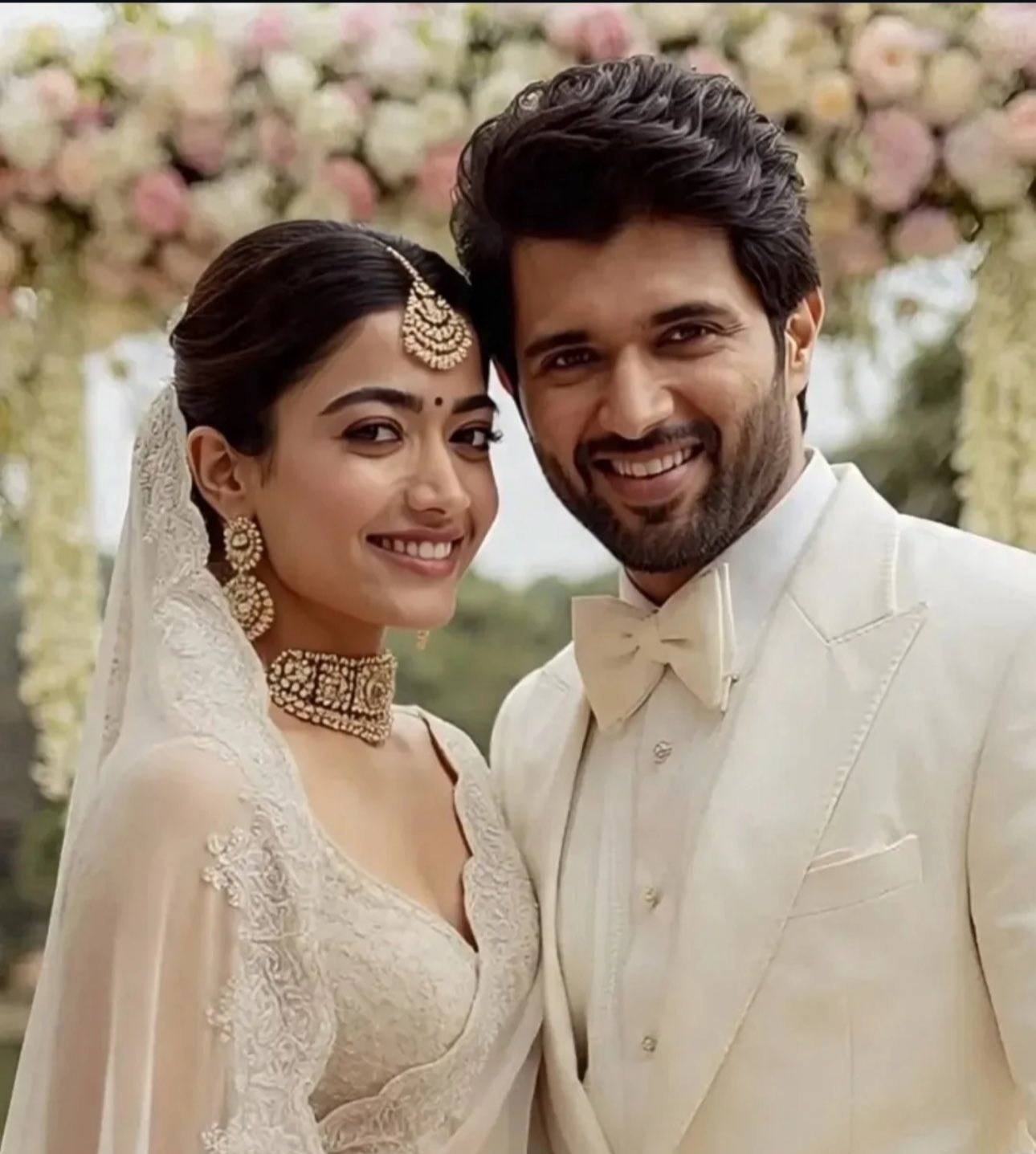 विजय देवरकोंडा और रश्मिका मंदाना दोनों साउथ फिल्म इंडस्ट्री के स्टार है। रश्मिका ने बॉलीवुड में भी कई हिट फिल्म दी हैं।