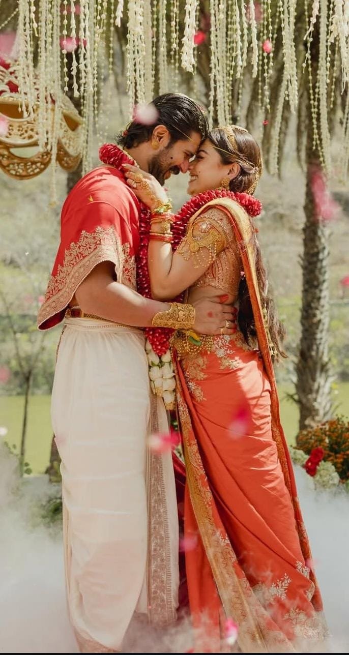 कपल ने अक्टूबर 2025 को हैदराबाद में एक निजी समारोह में सगाई की थी।