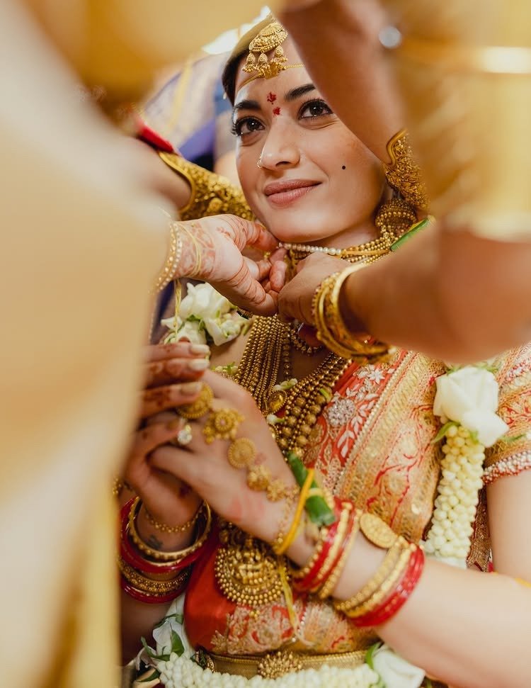 रश्मिका को सोशल मीडिया पर 'नेशनल क्रश' भी कहा जाता है।