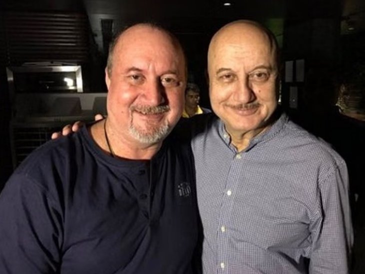 अनुपम खेर के भाई राजू खेर भी एक एक्टर और डायरेक्टर हैं।