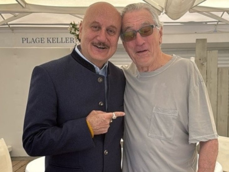 रॉबर्ट डी नीरो ने न्यूयॉर्क में अनुपम खेर द्वारा निर्देशित फिल्म 'तन्वी द ग्रेट' के प्रीमियर में अपनी पार्टनर टिफनी चेन के साथ शिरकत की थी।