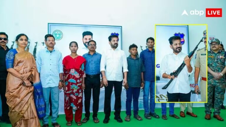 तेलंगाना में CM रेवंत रेड्डी के सामने 130 नक्सलियों ने किया आत्मसमर्पण, शीर्ष नेताओं से भी मुख्यधारा में आने की अपील