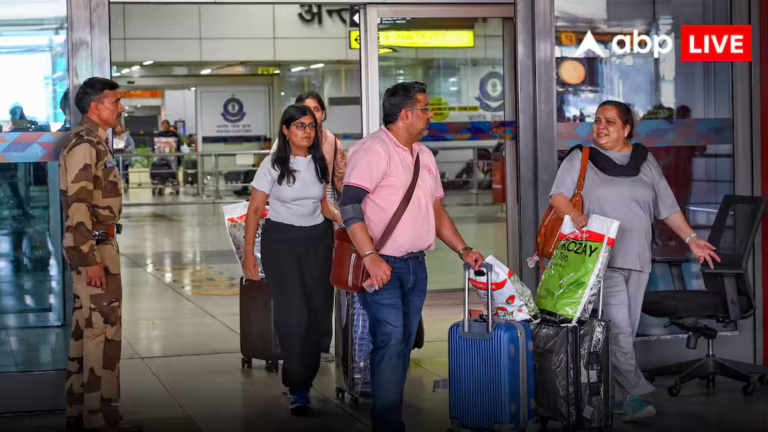 Iran-Israel War: ईरान-अमेरिका जंग के बीच दिल्ली लौटे यात्री, होली-ईद के मौके पर परिवारों को मिली राहत, बताया कैसे थे हालात