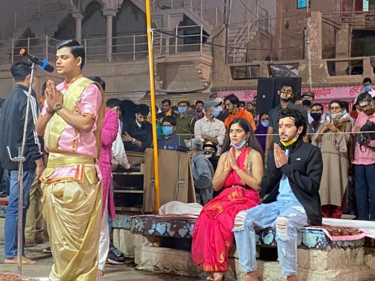 Divyenndu & Anshul Chauhan visit Varanasi to perform Ganga Aarti & seek blessings for their show ‘Bicchoo Ka Khel'!
