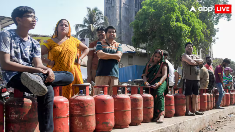 दिल्ली के UPSC छात्रों पर LPG संकट की मार, नहीं मिल रहा सिलेंडर, खाना महंगा होने के चलते घर लौटने पर मजबूर