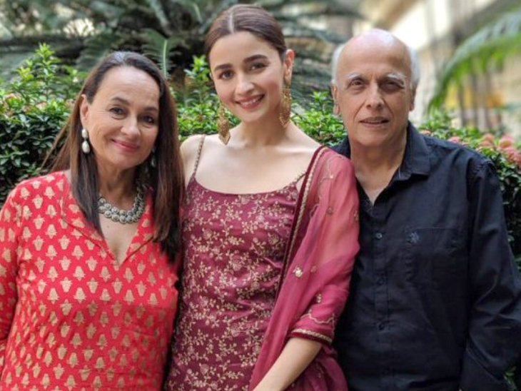 आलिया के पिता महेश भट्ट ने ‘सारांश’ और ‘आशिकी’ जैसी फिल्में डायरेक्ट की हैं, जबकि मां सोनी राजदान ने ‘सड़क’ और ‘सारांश’ जैसी फिल्मों में काम किया है।