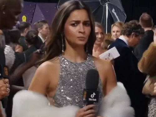 BAFTA 2026 के रेड कार्पेट पर आलिया भट्ट के इंटरव्यू को लेकर ट्रोल्स ने उनके एक्सप्रेशन और एक्सेंट पर सवाल उठाए थे।