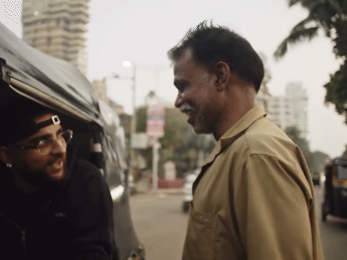 पंजाबी सिंगर करण औजला की दरियादिली:मुंबई में 2 ऑटो ड्राइवरों के चालान भरे, नाम सुनते ही एक ने लगा लिया गले