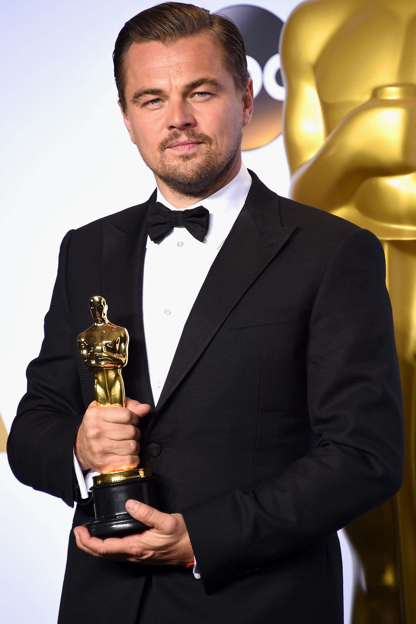 लियोनार्डो को उनके करियर का पहला अवॉर्ड 2016 में फिल्म रेनेवेंट के लिए मिला था।