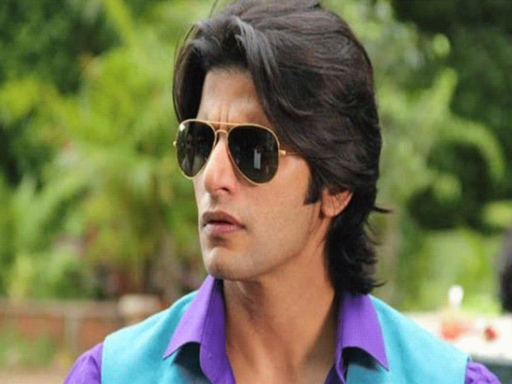 करणवीर बोहरा के पिता और प्रोड्यूसर महेंद्र बोहरा का निधन:एक्टर ने इंस्टाग्राम पर दी जानकारी; तेजा, टक्कर जैसी फिल्में प्रोड्यूस की थीं